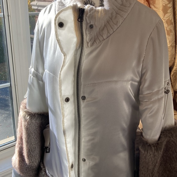 Coat Silk with Faux Fur - Picture 7 of 8